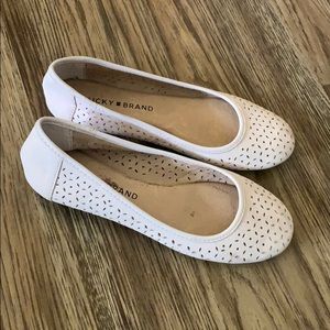 Lucky Brand plats. Only been worn once.